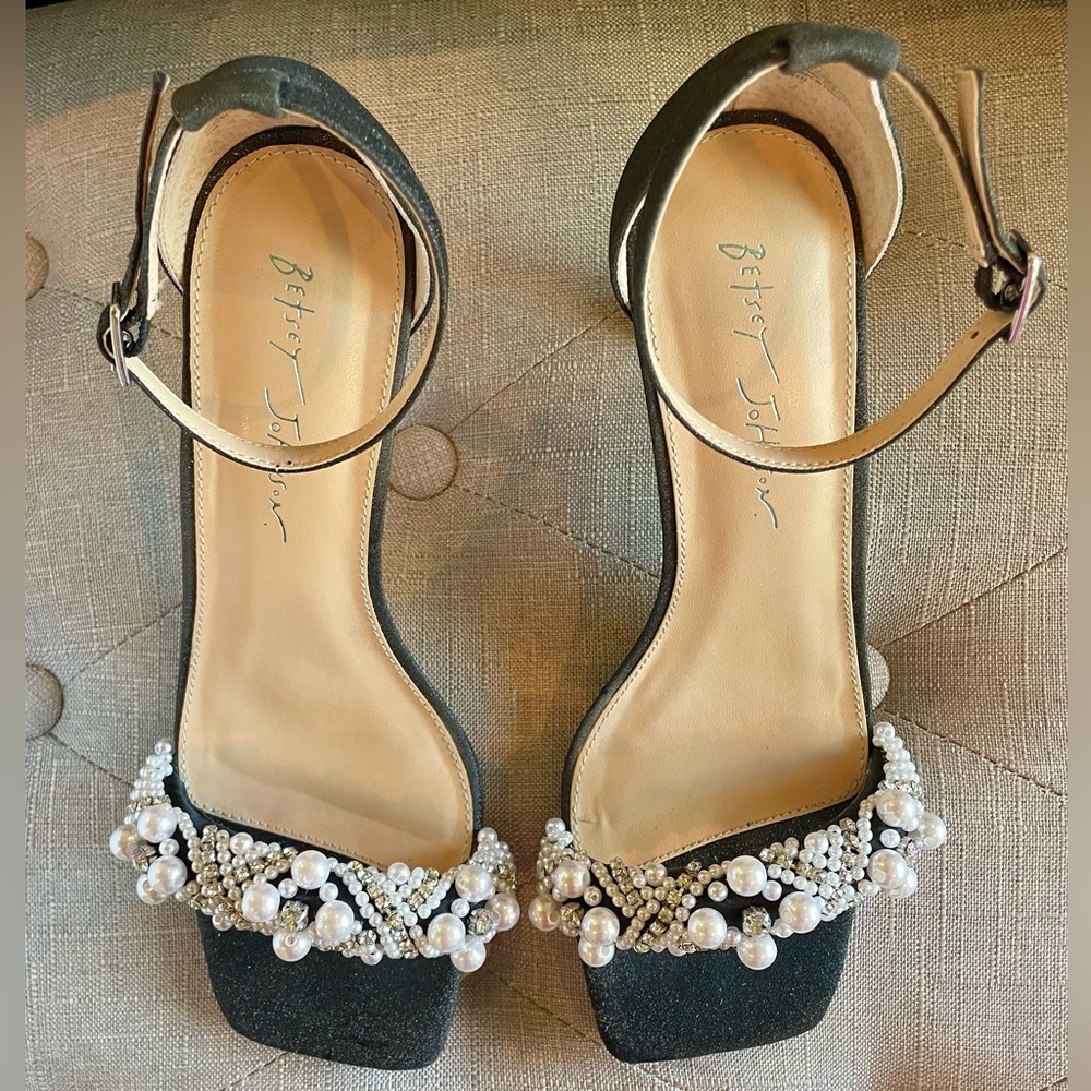 Betsey Johnson Black Milo, size 9 pearl open toe shoes
